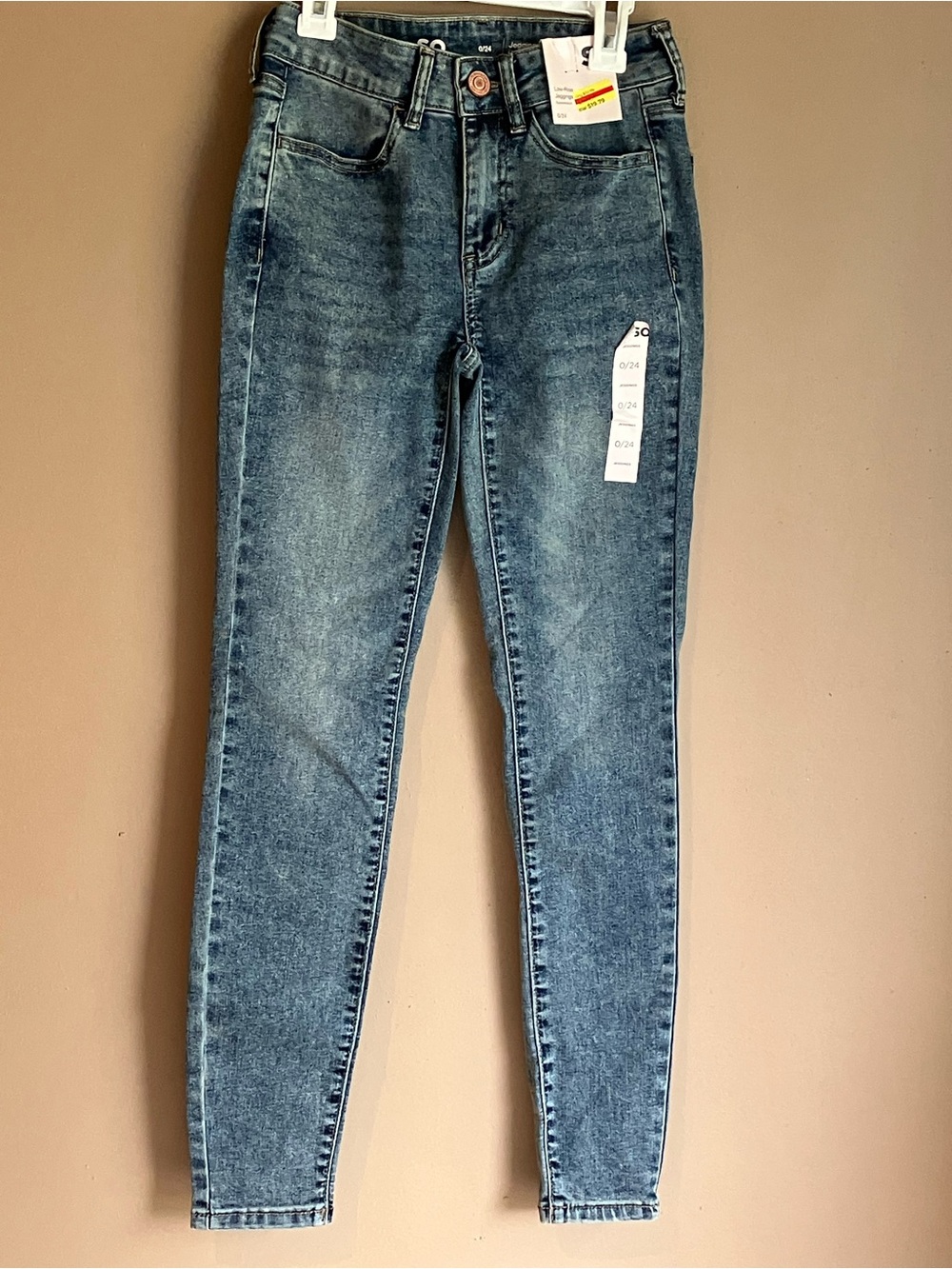 SO Women's Skinny Jeans in Faded Blue Wash